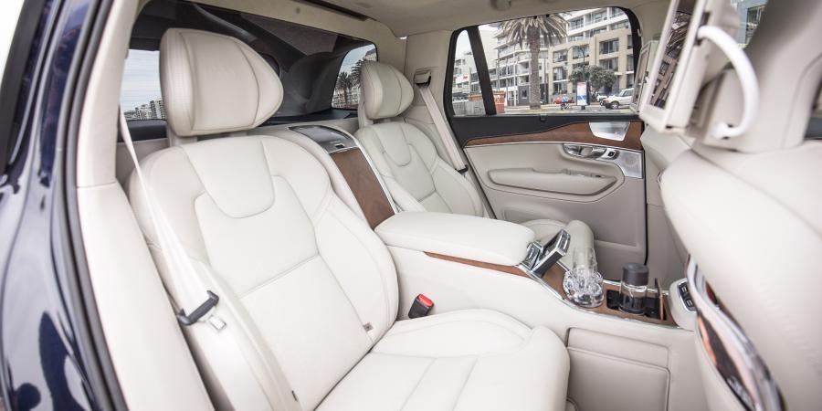 Интерьер Volvo XC90 T8 Excellence 2017 года  (AU) (фото 11 из 15)